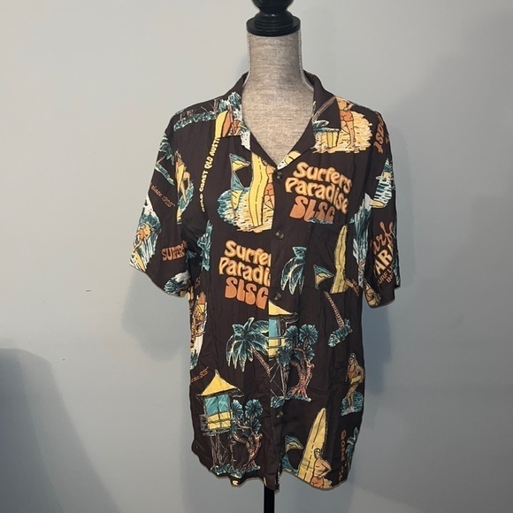 Surfers Paradise Mens Short Sleeve Button Up Shirt Surf. NWT
Design Size Medium - Picture 1 of 11